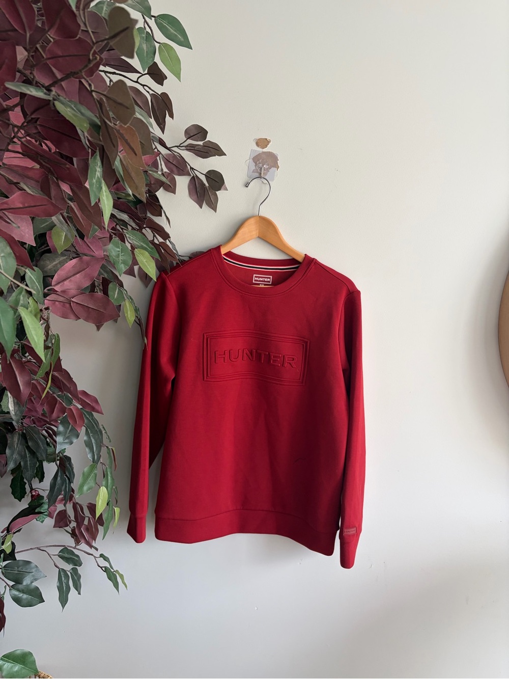 Hunter Women's Embossed Logo Crewneck Sweatshirt - Burgundy
